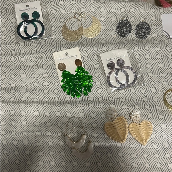 Assorted Fashion Earrings Collection - Picture 3 of 6